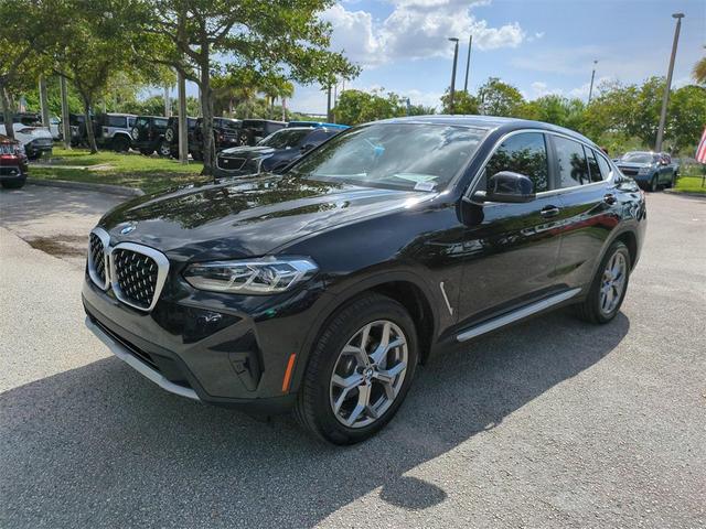 Photo of 2025 Black Sapphire Metallic BMW X4