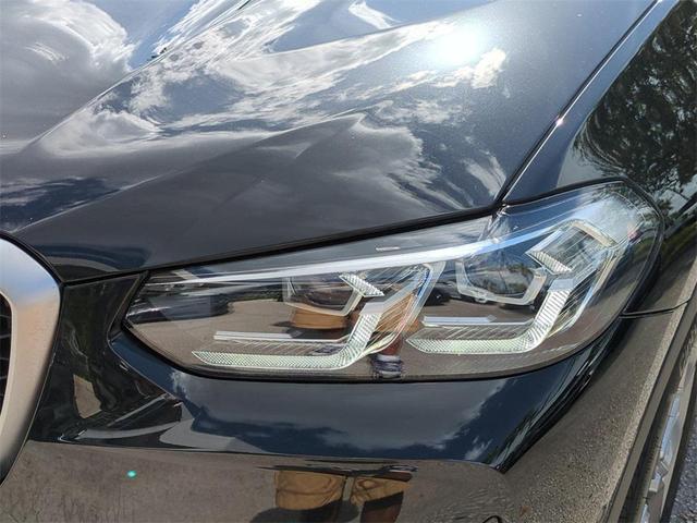 Photo of 2025 Black Sapphire Metallic BMW X4