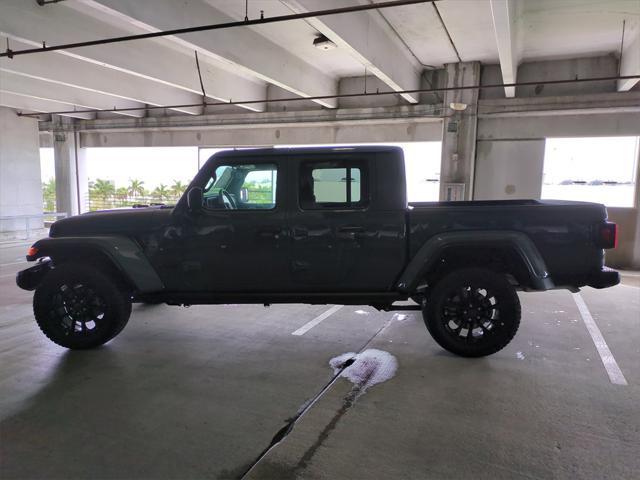 Photo of 2025 Anvil Clearcoat Jeep Gladiator