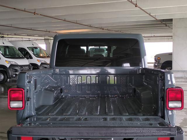 Photo of 2025 Anvil Clearcoat Jeep Gladiator