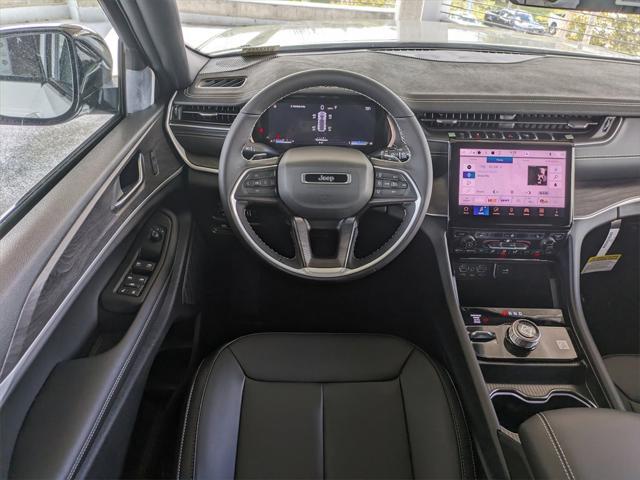 Photo of 2025 Bright White Clearcoat Jeep Grand Cherokee