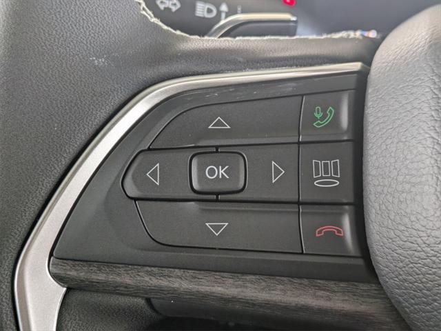 Photo of 2025 Bright White Clearcoat Jeep Grand Cherokee