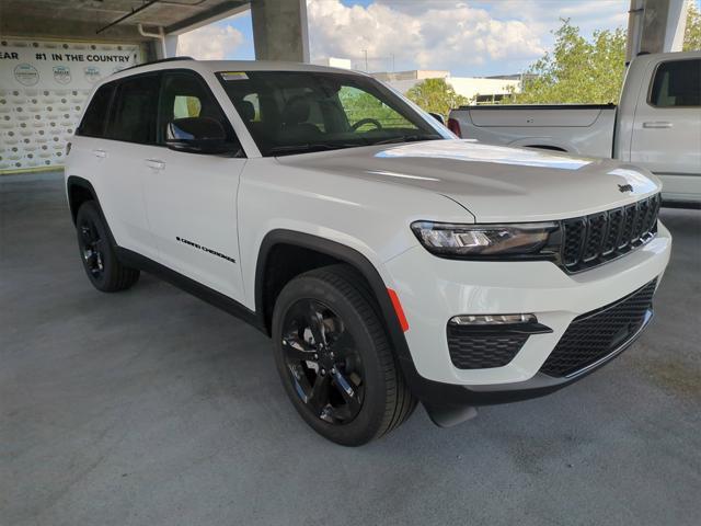 Photo of 2025 Bright White Clearcoat Jeep Grand Cherokee