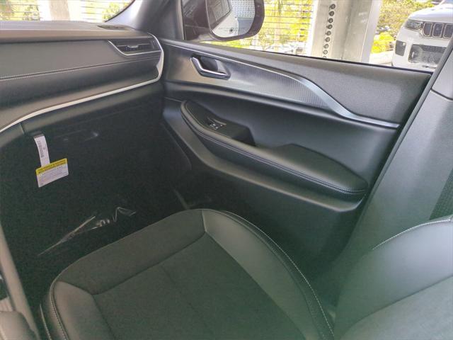 Photo of 2025 Bright White Clearcoat Jeep Grand Cherokee
