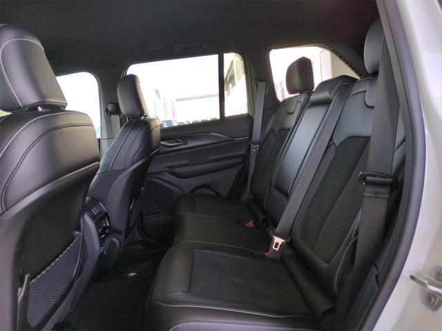 Photo of 2025 Bright White Clearcoat Jeep Grand Cherokee