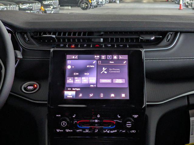 Photo of 2025 Bright White Clearcoat Jeep Grand Cherokee