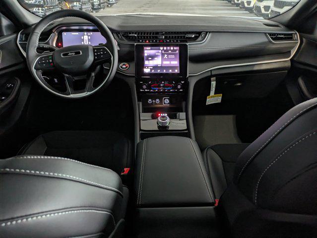 Photo of 2025 Bright White Clearcoat Jeep Grand Cherokee