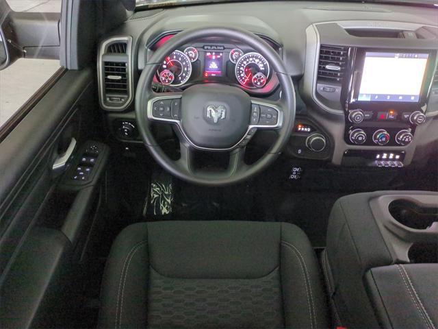 Photo of 2025 Diamond Black Crystal Pearlcoat RAM 1500