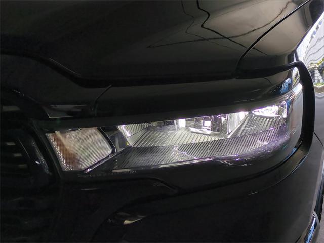 Photo of 2025 Diamond Black Crystal Pearlcoat RAM 1500