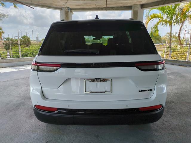 Photo of 2025 Bright White Clearcoat Jeep Grand Cherokee