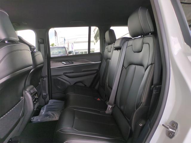 Photo of 2025 Bright White Clearcoat Jeep Grand Cherokee