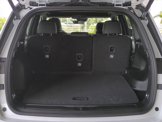 Photo of 2025 Bright White Clearcoat Jeep Grand Cherokee