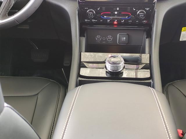 Photo of 2025 Bright White Clearcoat Jeep Grand Cherokee