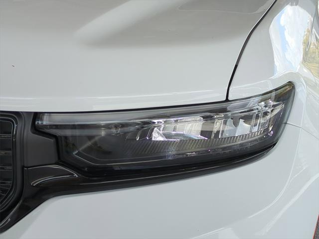 Photo of 2025 Bright White Clearcoat Jeep Grand Cherokee