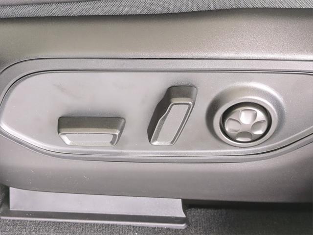 Photo of 2025 Bright White Clearcoat Jeep Grand Cherokee