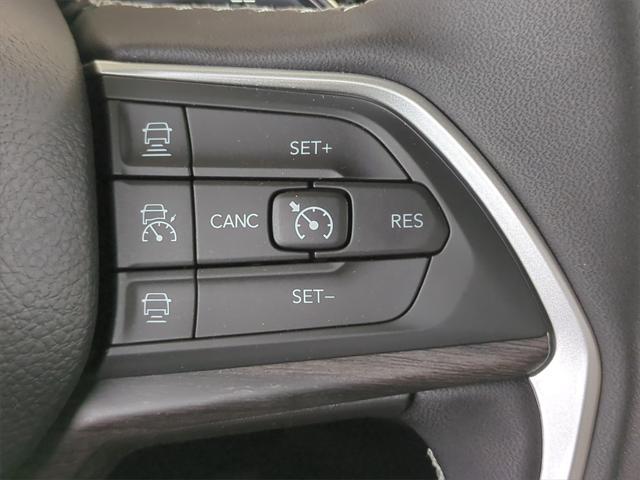 Photo of 2025 Bright White Clearcoat Jeep Grand Cherokee