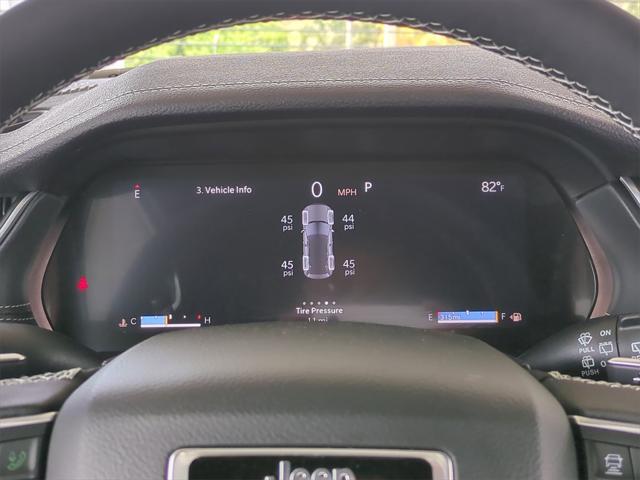Photo of 2025 Bright White Clearcoat Jeep Grand Cherokee