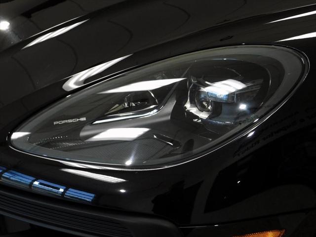 Photo of 2021 Jet Black Metallic Porsche Macan
