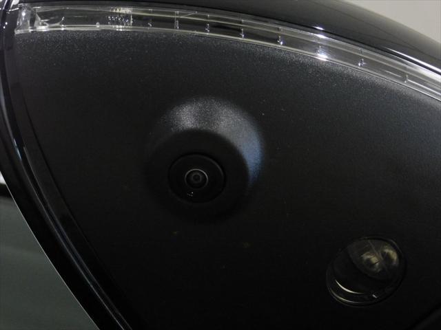 Photo of 2021 Jet Black Metallic Porsche Macan