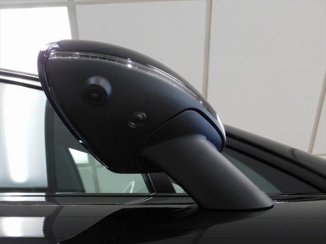 Photo of 2021 Jet Black Metallic Porsche Macan
