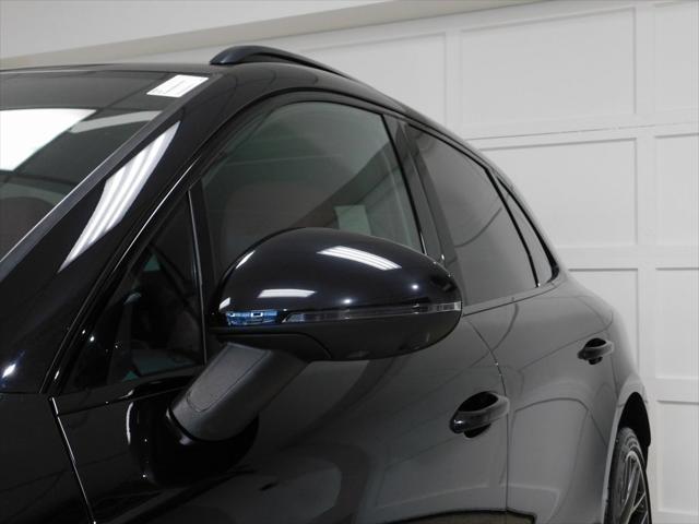 Photo of 2021 Jet Black Metallic Porsche Macan
