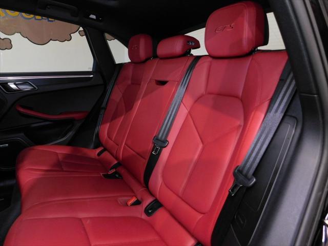 Photo of 2021 Jet Black Metallic Porsche Macan