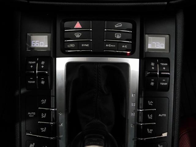 Photo of 2021 Jet Black Metallic Porsche Macan
