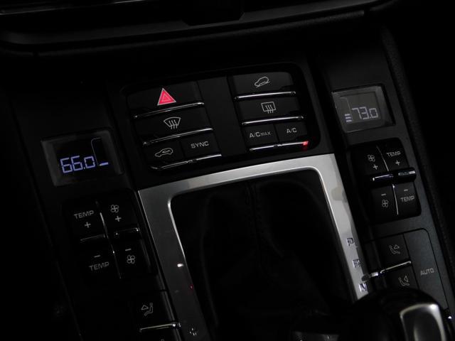 Photo of 2021 Jet Black Metallic Porsche Macan