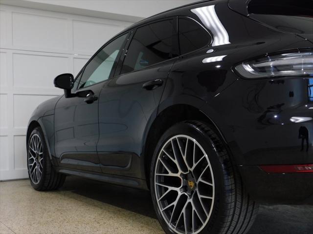 Photo of 2021 Jet Black Metallic Porsche Macan