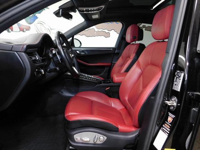 Photo of 2021 Jet Black Metallic Porsche Macan