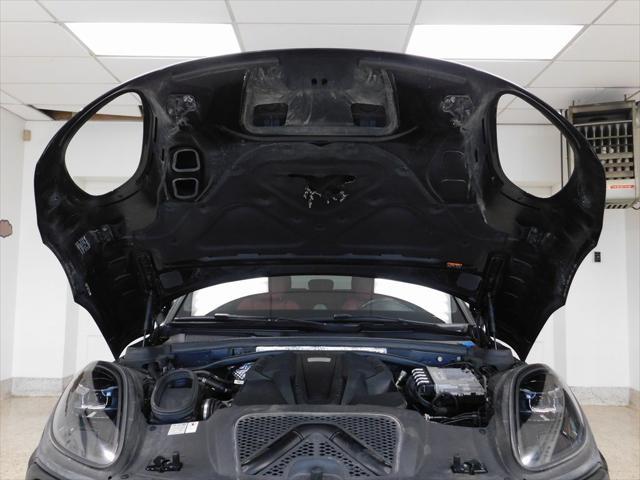 Photo of 2021 Jet Black Metallic Porsche Macan