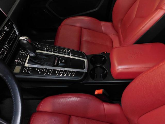 Photo of 2021 Jet Black Metallic Porsche Macan