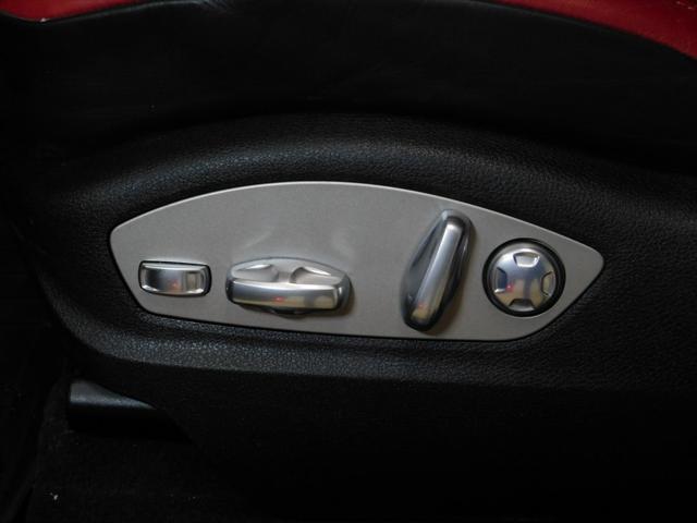 Photo of 2021 Jet Black Metallic Porsche Macan