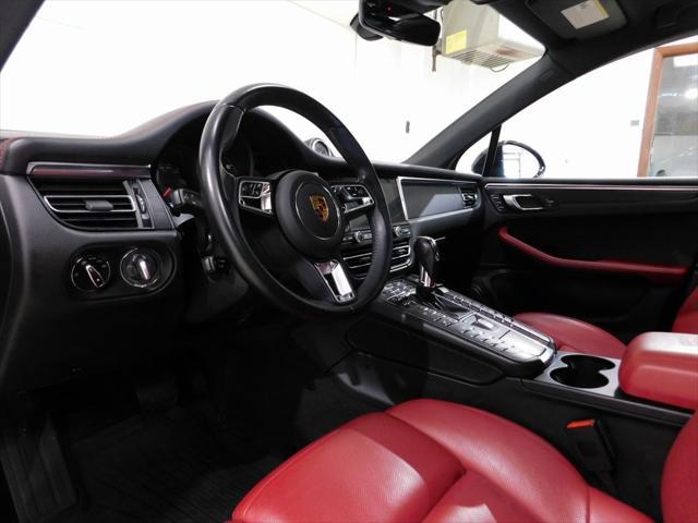 Photo of 2021 Jet Black Metallic Porsche Macan