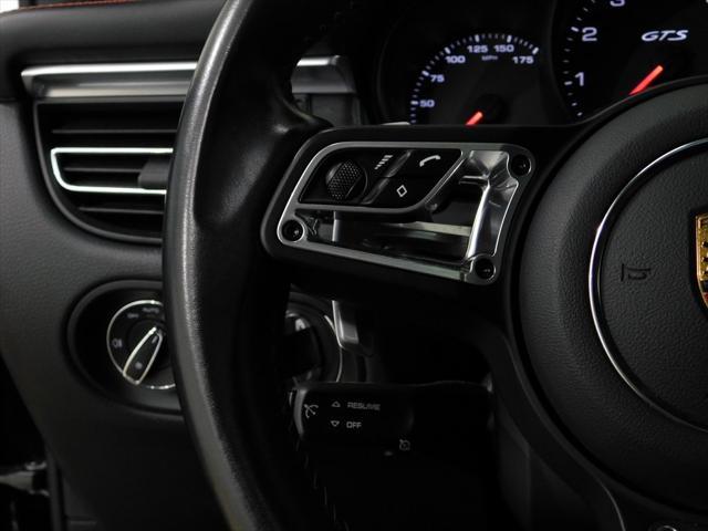 Photo of 2021 Jet Black Metallic Porsche Macan