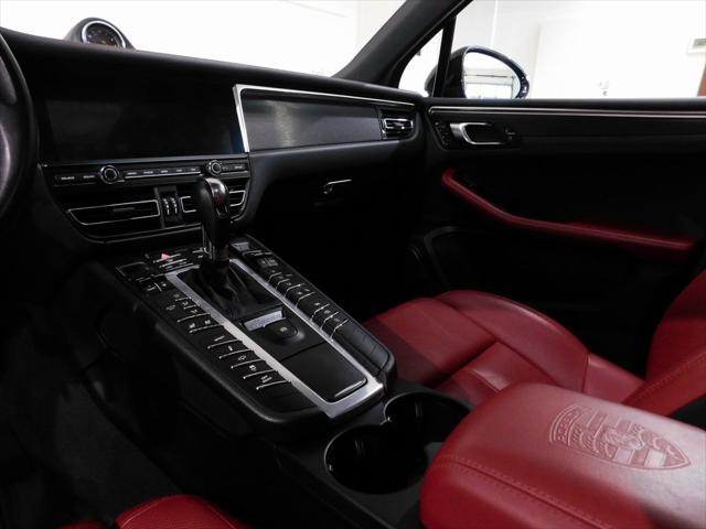 Photo of 2021 Jet Black Metallic Porsche Macan