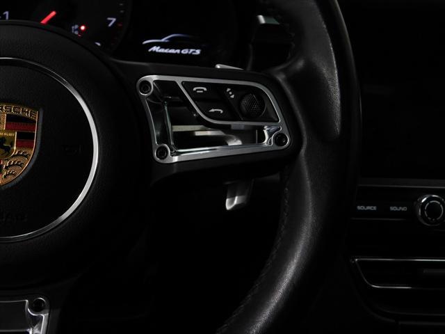 Photo of 2021 Jet Black Metallic Porsche Macan