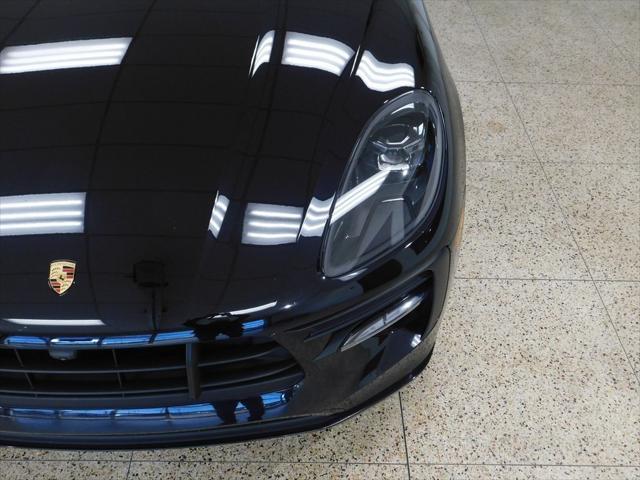 Photo of 2021 Jet Black Metallic Porsche Macan
