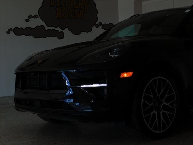 Photo of 2021 Jet Black Metallic Porsche Macan