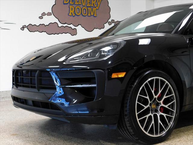 Photo of 2021 Jet Black Metallic Porsche Macan