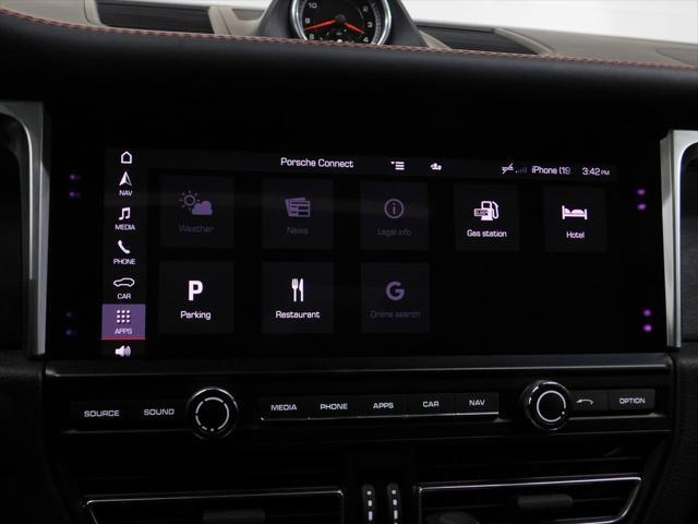 Photo of 2021 Jet Black Metallic Porsche Macan