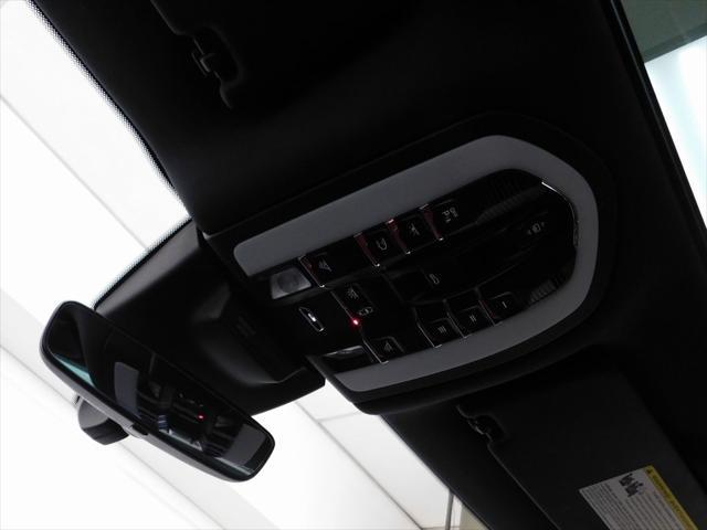 Photo of 2021 Jet Black Metallic Porsche Macan