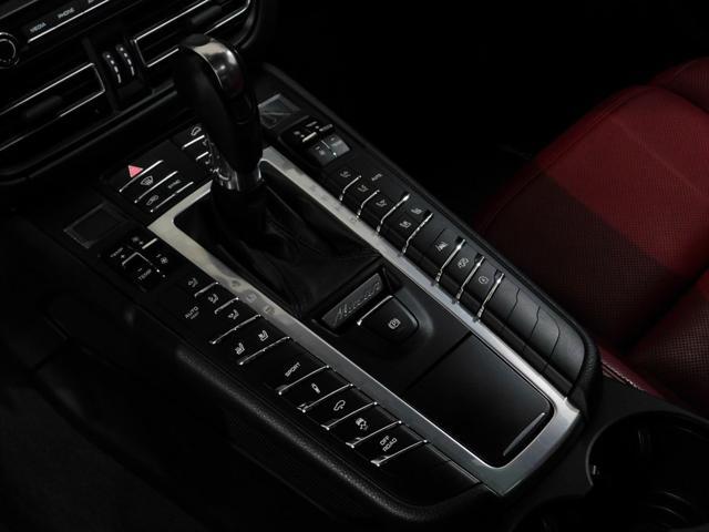 Photo of 2021 Jet Black Metallic Porsche Macan