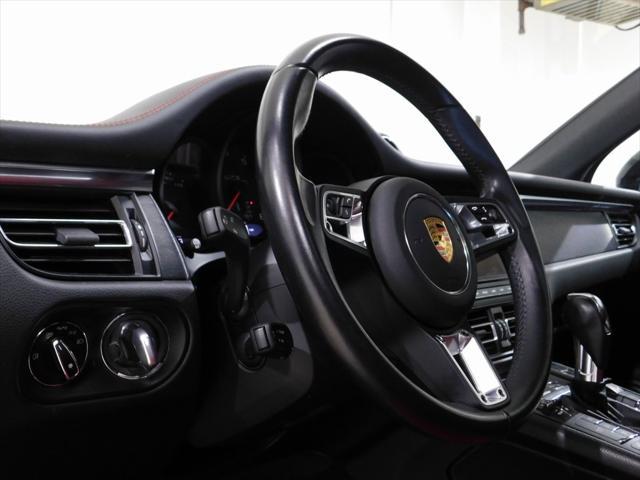 Photo of 2021 Jet Black Metallic Porsche Macan