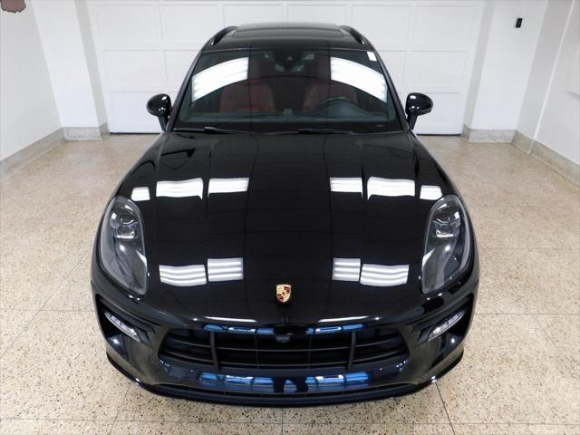 Photo of 2021 Jet Black Metallic Porsche Macan