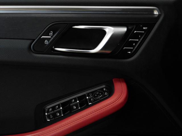 Photo of 2021 Jet Black Metallic Porsche Macan