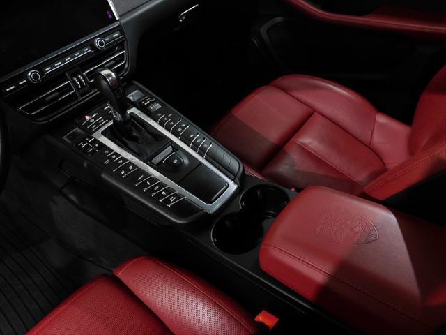 Photo of 2021 Jet Black Metallic Porsche Macan