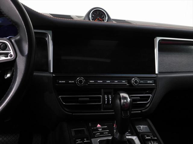 Photo of 2021 Jet Black Metallic Porsche Macan