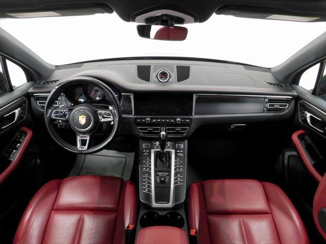 Photo of 2021 Jet Black Metallic Porsche Macan