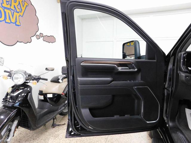 Photo of 2024 Black Chevrolet Silverado 1500